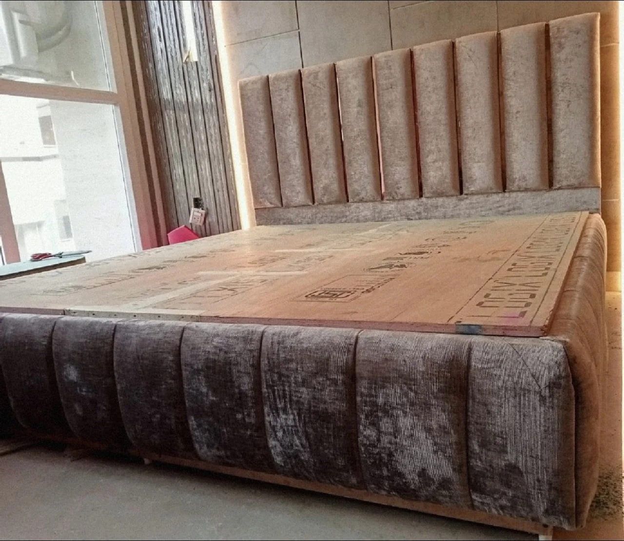 Thik design bed cutting double bed - Image 2